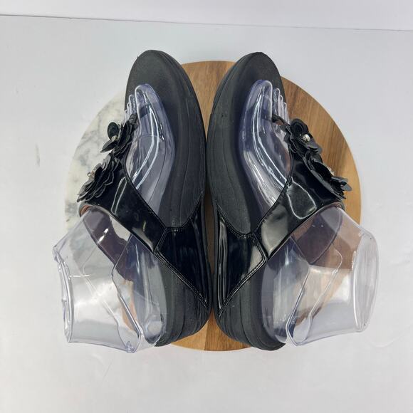 Fitflop 7 Floral Embellished Verna Thong Orthotic Black Patent Leather Sandal - Picture 8 of 11